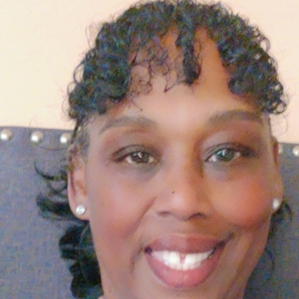 Meet your Posher, Denise